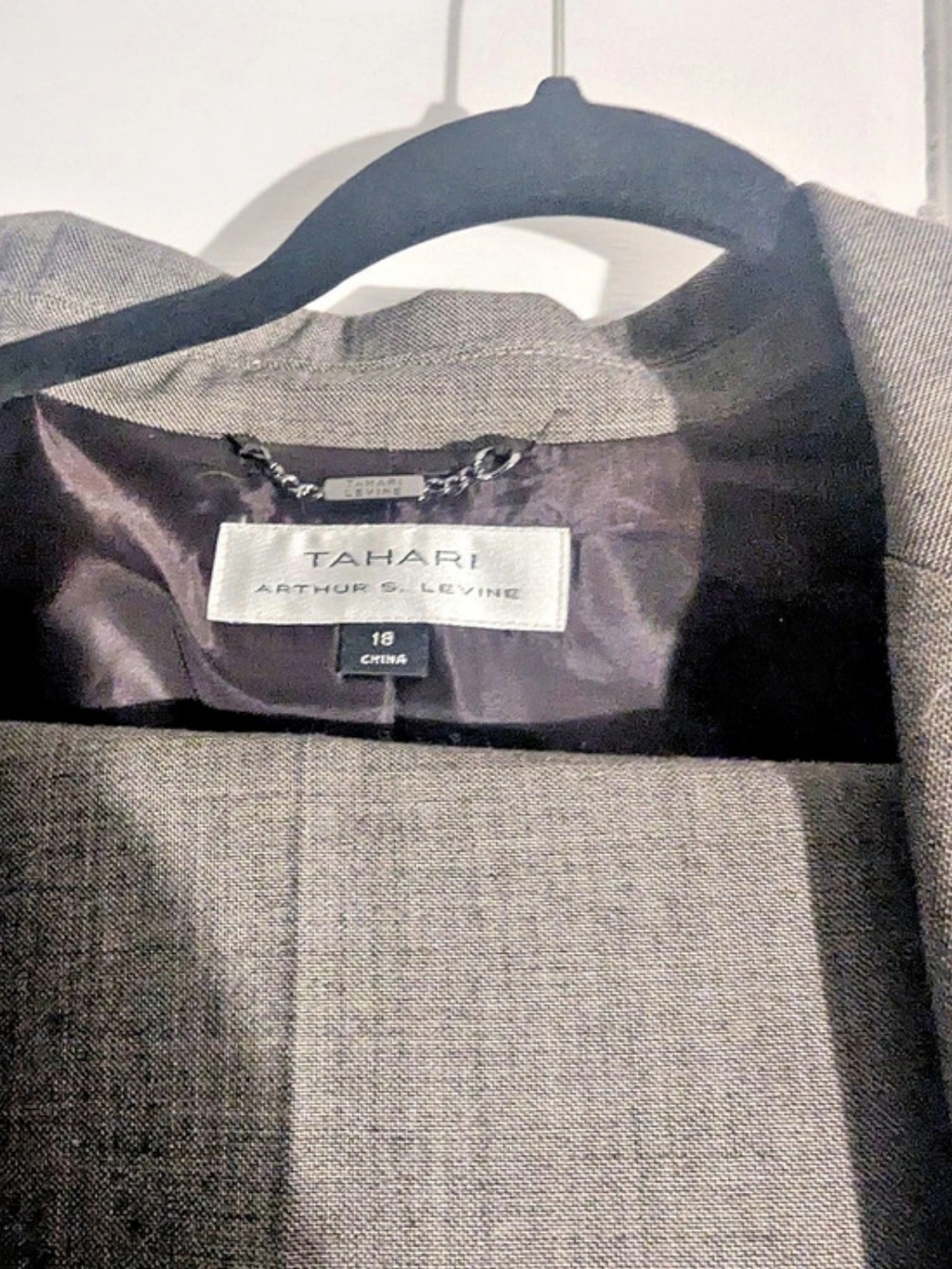 Tahari Blazer Pant Set in Brown  Size 18 Like New